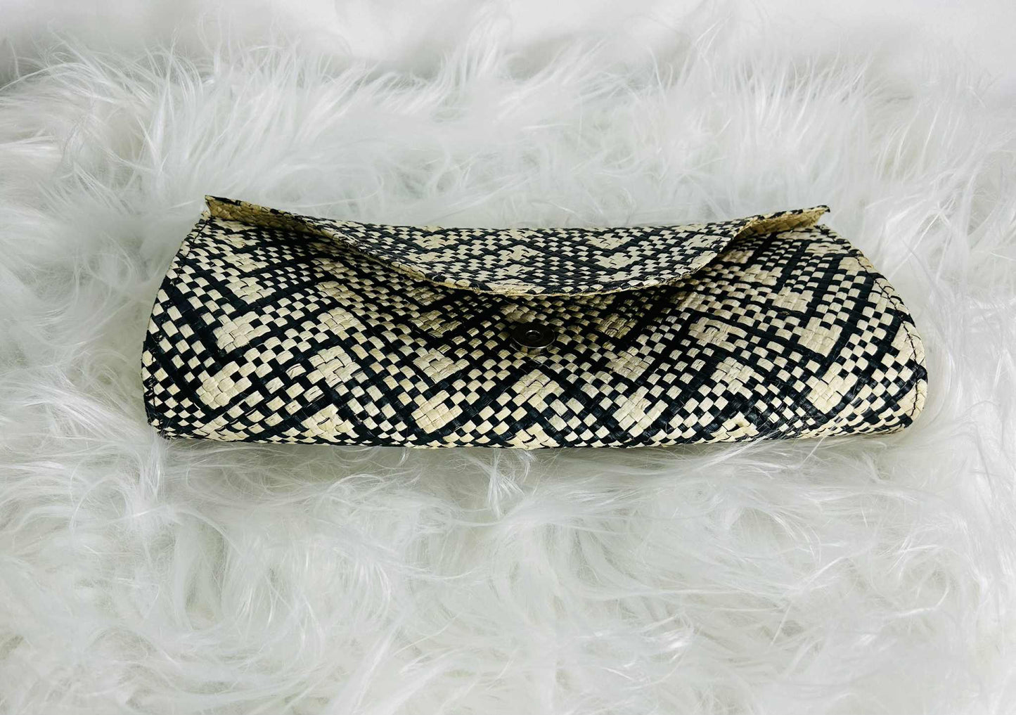 Mayumi Clutch - Black Base Zigzag