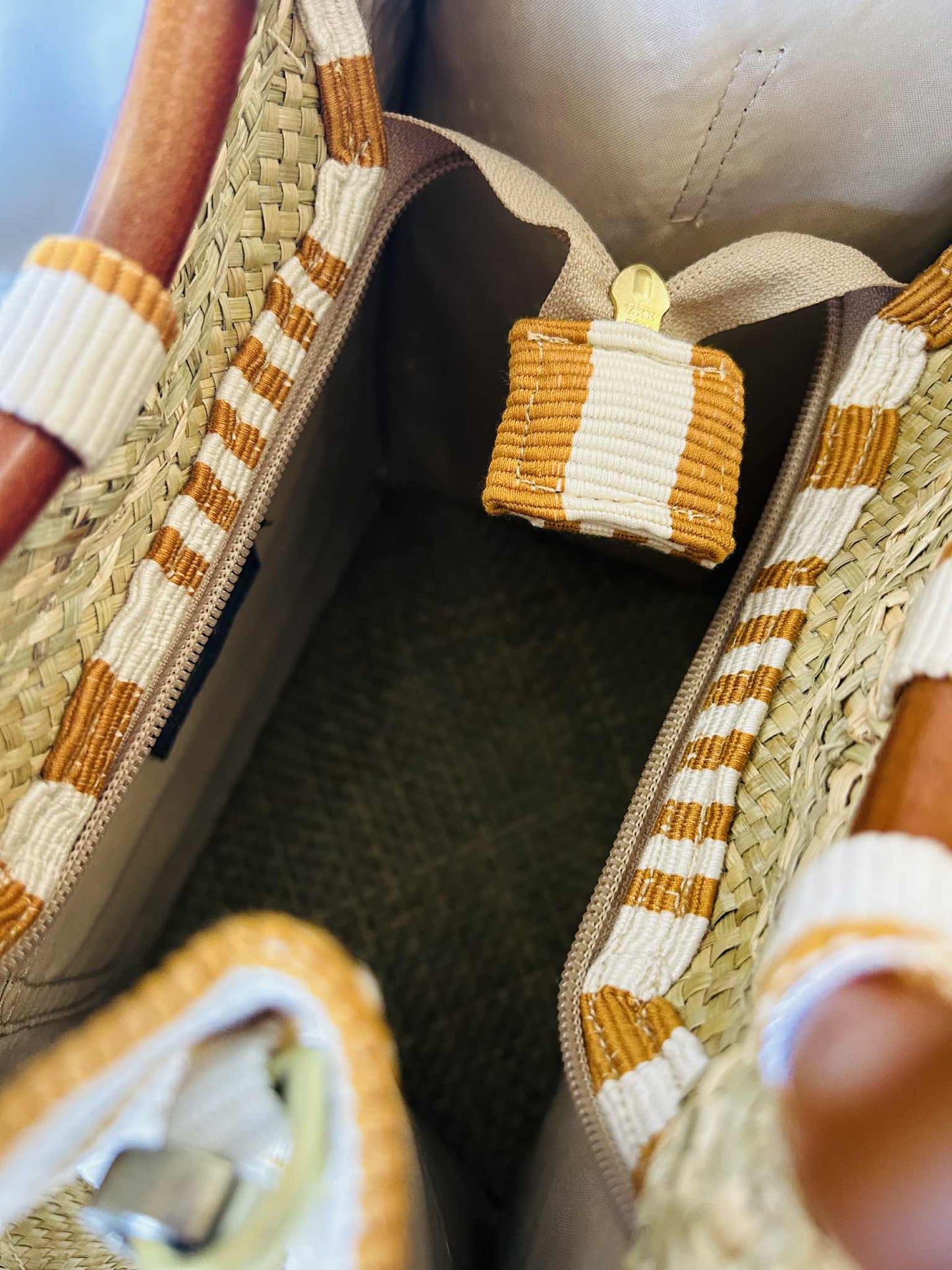 Larabel Small Tote with Wooden Handle and Detachable Strap