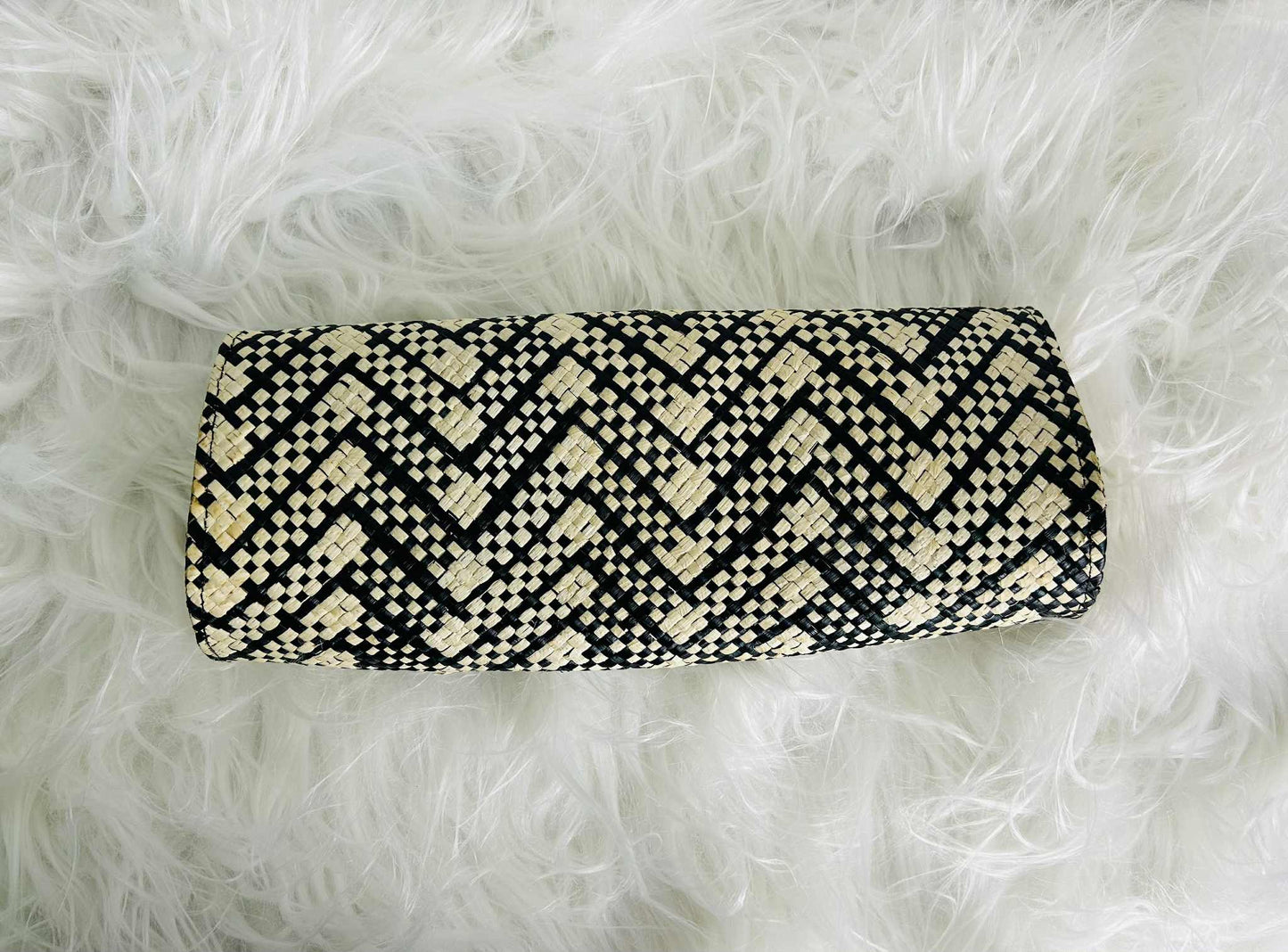 Mayumi Clutch - Black Base Zigzag