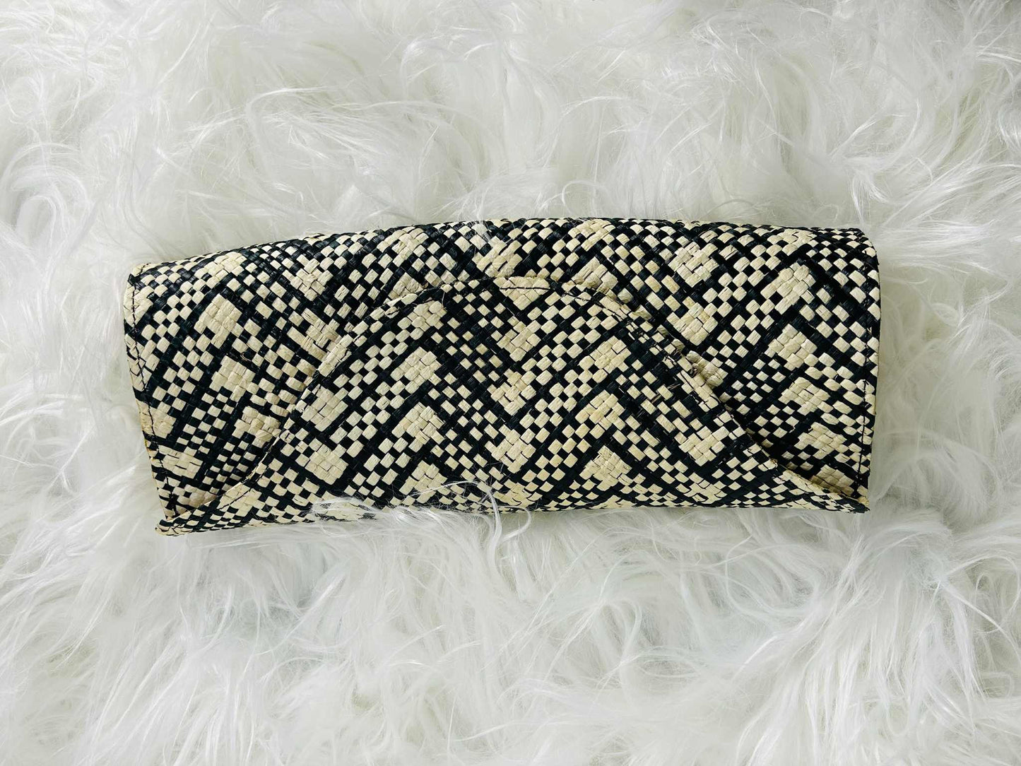 Mayumi Clutch - Black Base Zigzag